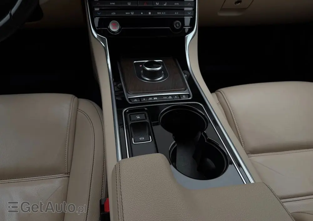 JAGUAR XE 2.0 D Prestige