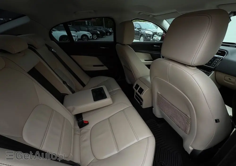 JAGUAR XE 2.0 D Prestige