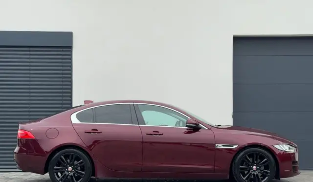 JAGUAR XE 2.0 D Prestige