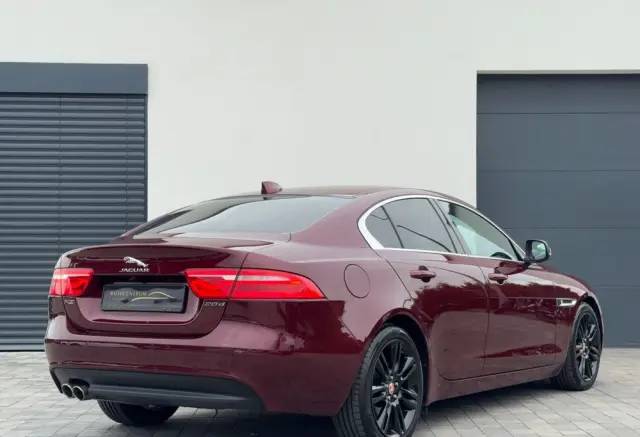 JAGUAR XE 2.0 D Prestige