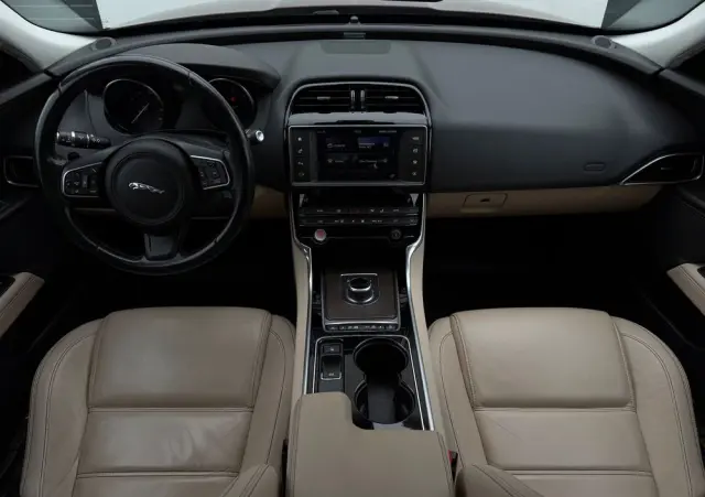 JAGUAR XE 2.0 D Prestige