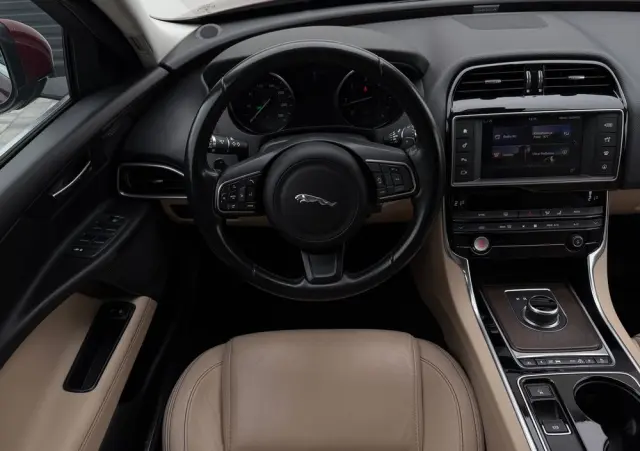 JAGUAR XE 2.0 D Prestige