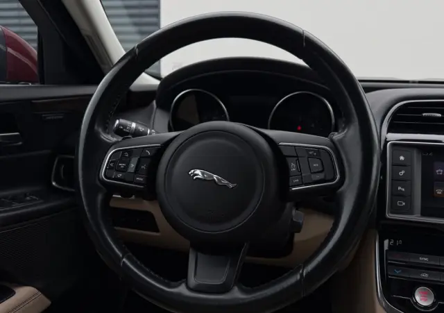 JAGUAR XE 2.0 D Prestige