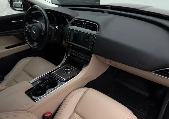 JAGUAR XE 2.0 D Prestige