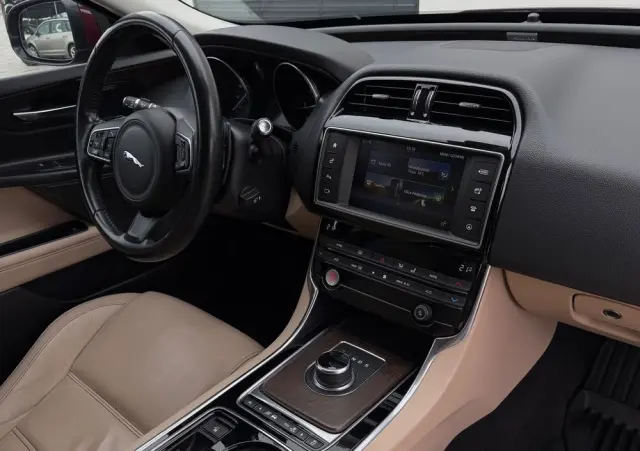 JAGUAR XE 2.0 D Prestige