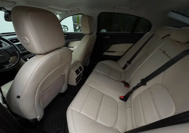 JAGUAR XE 2.0 D Prestige