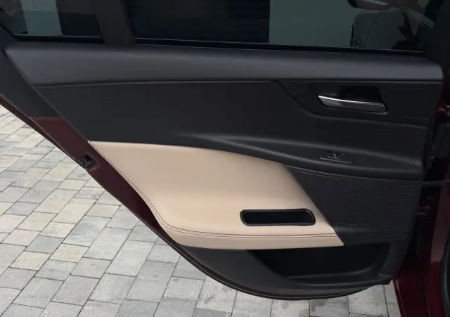 JAGUAR XE 2.0 D Prestige