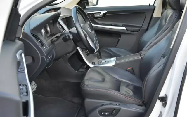 VOLVO XC 60 D4 AWD Geartronic Summum