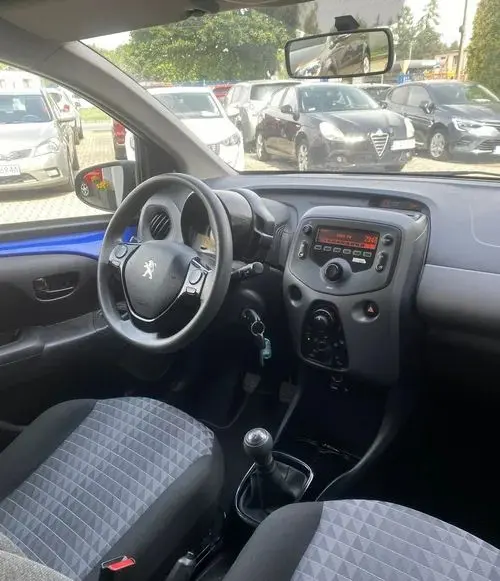 PEUGEOT 108 