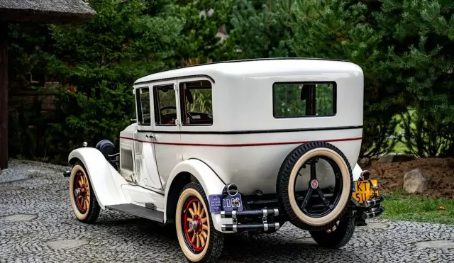 WILLYS KNIGHT OVERLAND MODEL 70 