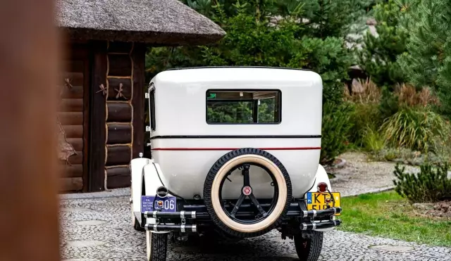 WILLYS KNIGHT OVERLAND MODEL 70 