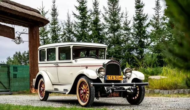 WILLYS KNIGHT OVERLAND MODEL 70 