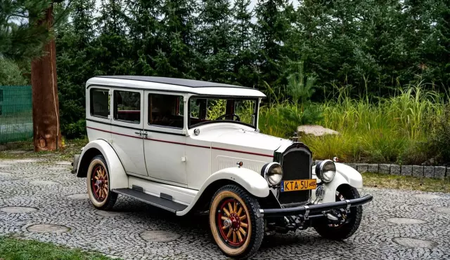 WILLYS KNIGHT OVERLAND MODEL 70 
