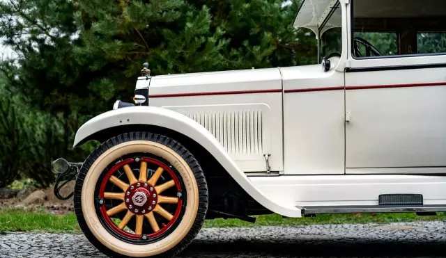 WILLYS KNIGHT OVERLAND MODEL 70 