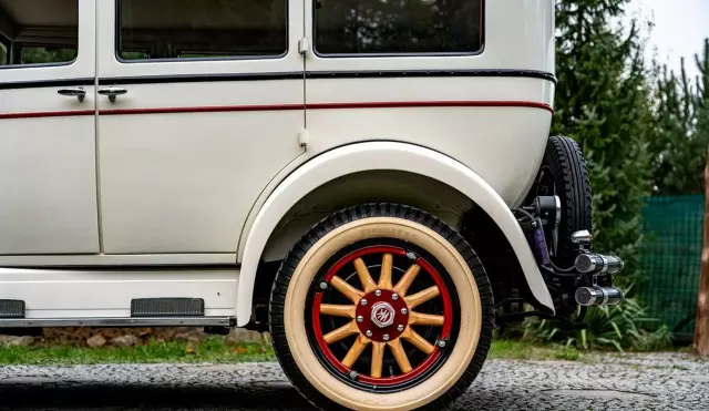 WILLYS KNIGHT OVERLAND MODEL 70 