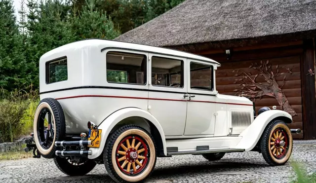 WILLYS KNIGHT OVERLAND MODEL 70 