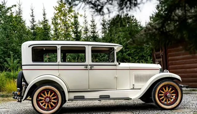 WILLYS KNIGHT OVERLAND MODEL 70 