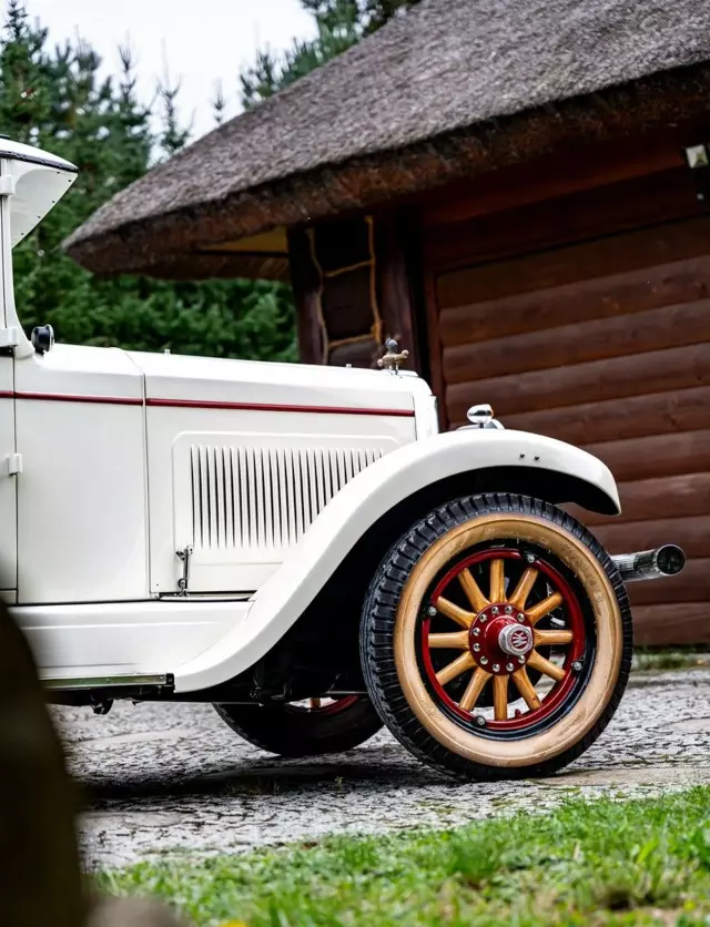 WILLYS KNIGHT OVERLAND MODEL 70 
