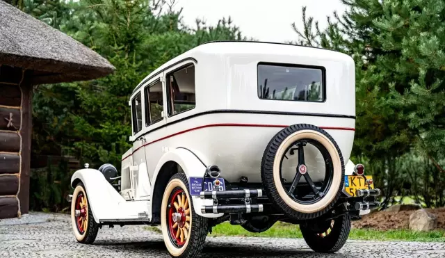 WILLYS KNIGHT OVERLAND MODEL 70 