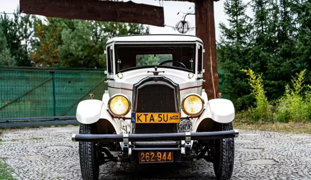WILLYS KNIGHT OVERLAND MODEL 70 