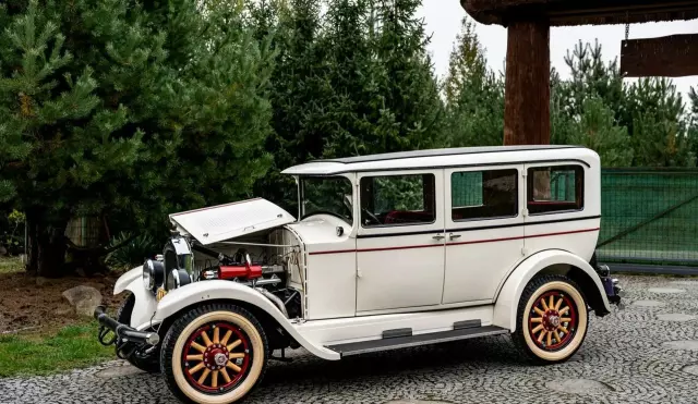 WILLYS KNIGHT OVERLAND MODEL 70 