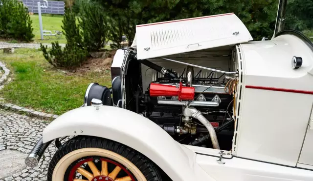 WILLYS KNIGHT OVERLAND MODEL 70 