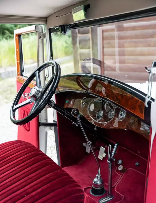 WILLYS KNIGHT OVERLAND MODEL 70 