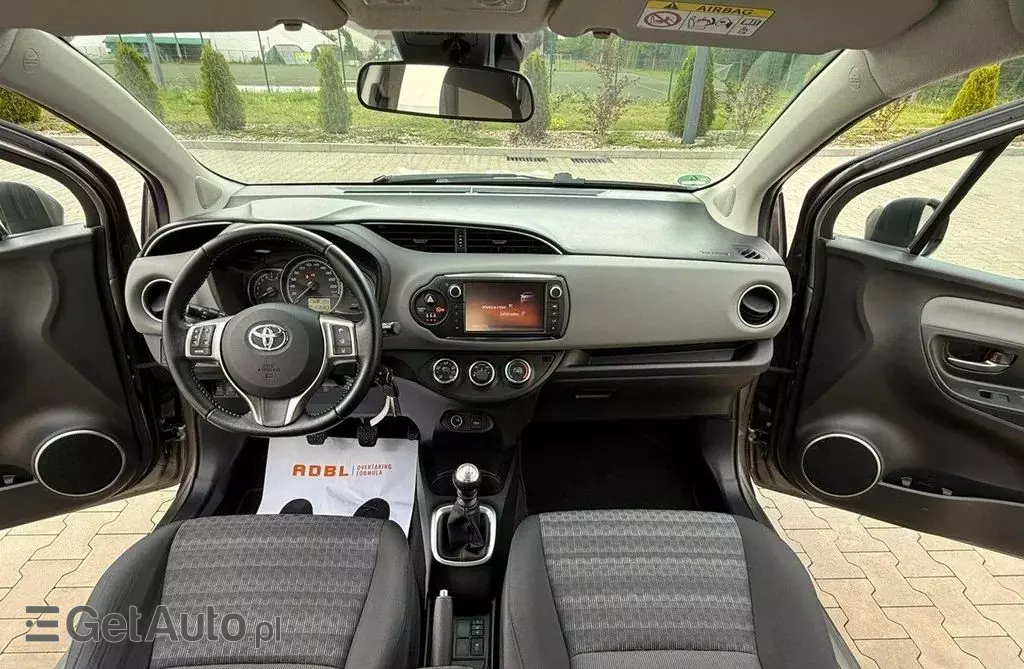 TOYOTA Yaris 