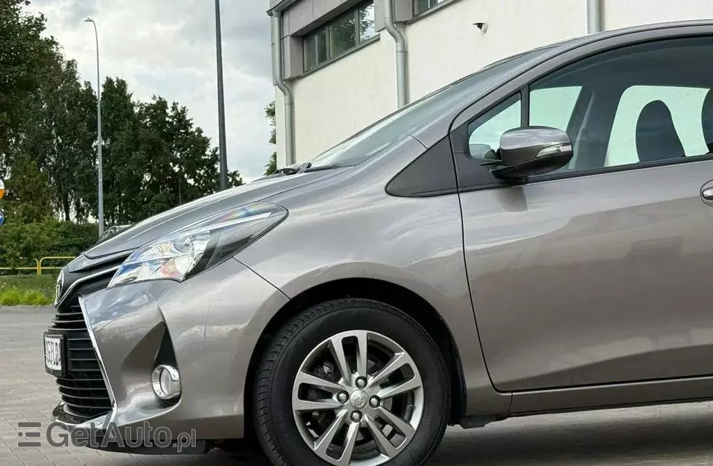 TOYOTA Yaris 