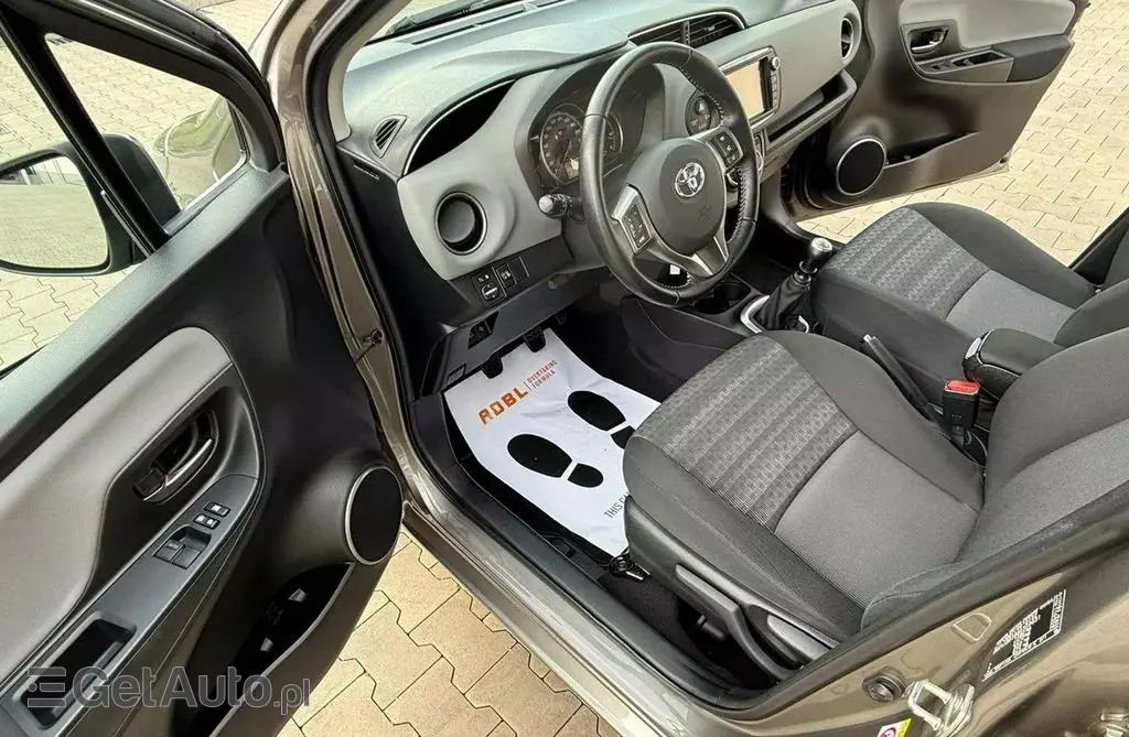 TOYOTA Yaris 