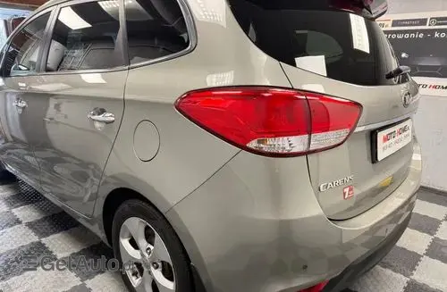 KIA Carens 