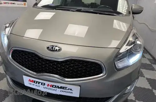 KIA Carens 