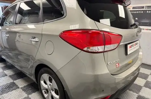 KIA Carens 