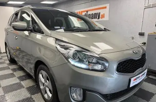 KIA Carens 