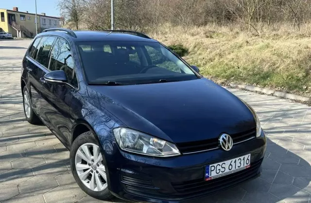 VOLKSWAGEN Golf 