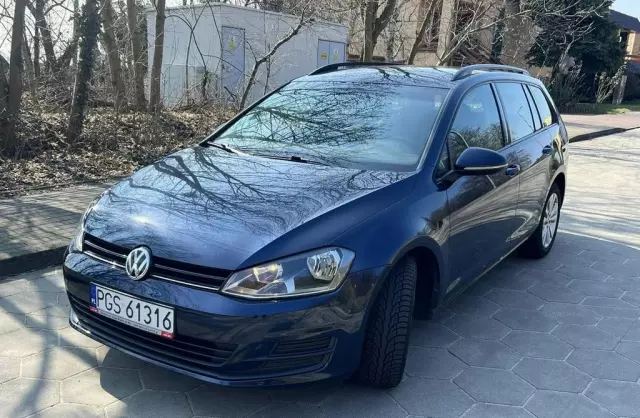 VOLKSWAGEN Golf 