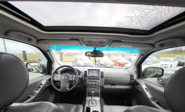 NISSAN Pathfinder 