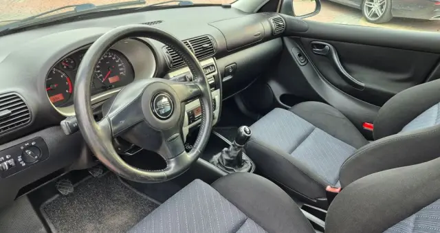 SEAT Leon 1.6 16V Signo