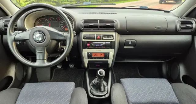 SEAT Leon 1.6 16V Signo