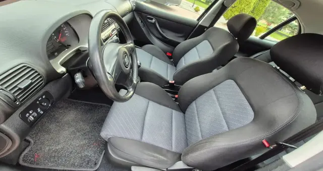 SEAT Leon 1.6 16V Signo