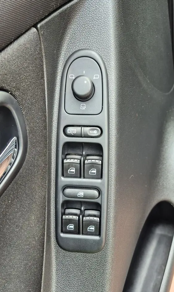 SEAT Leon 1.6 16V Signo