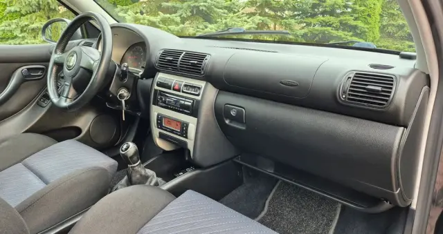 SEAT Leon 1.6 16V Signo