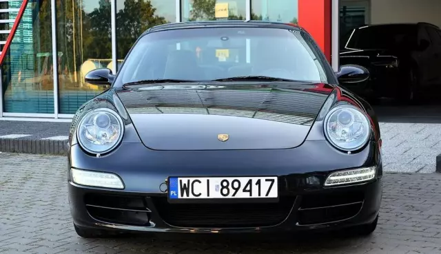 PORSCHE 911 