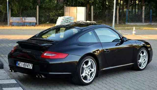 PORSCHE 911 