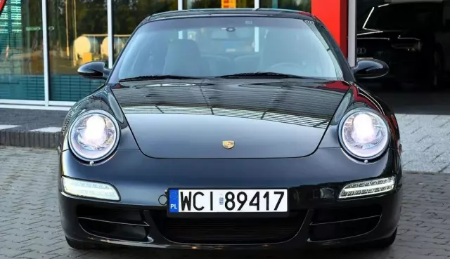 PORSCHE 911 
