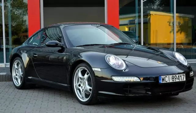 PORSCHE 911 