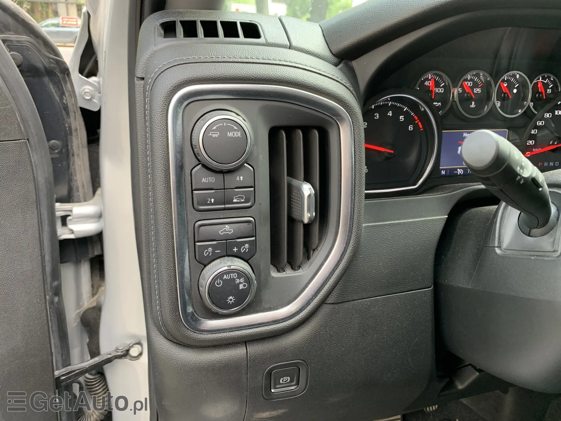 CHEVROLET SILVERADO 1500 LT 4X4 