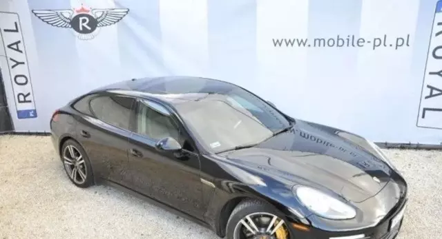 PORSCHE Panamera 