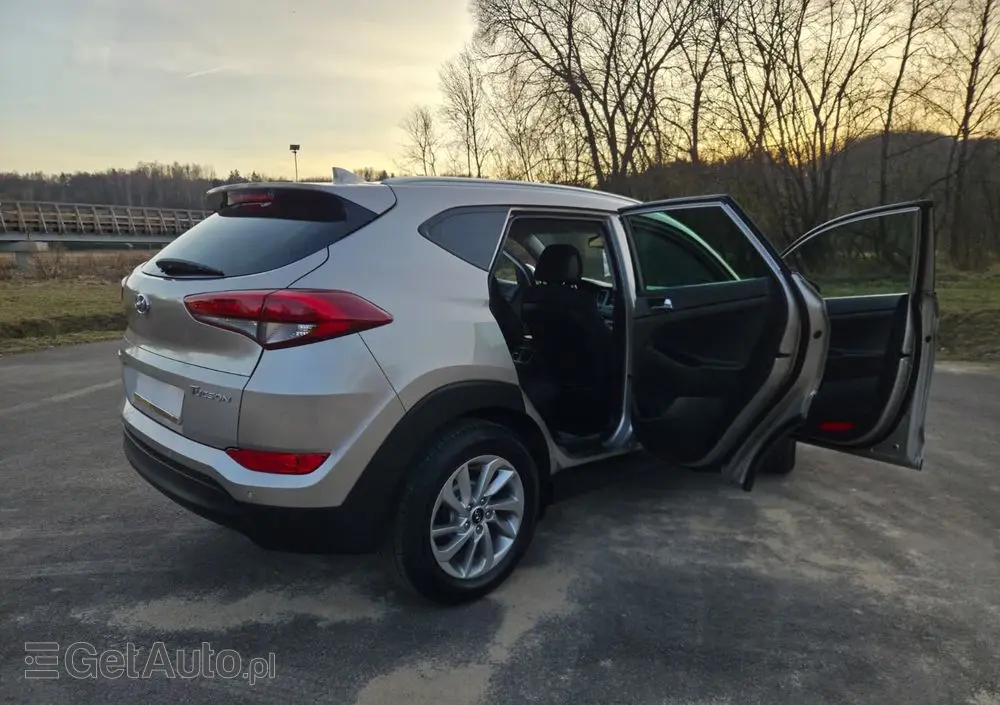 HYUNDAI Tucson 