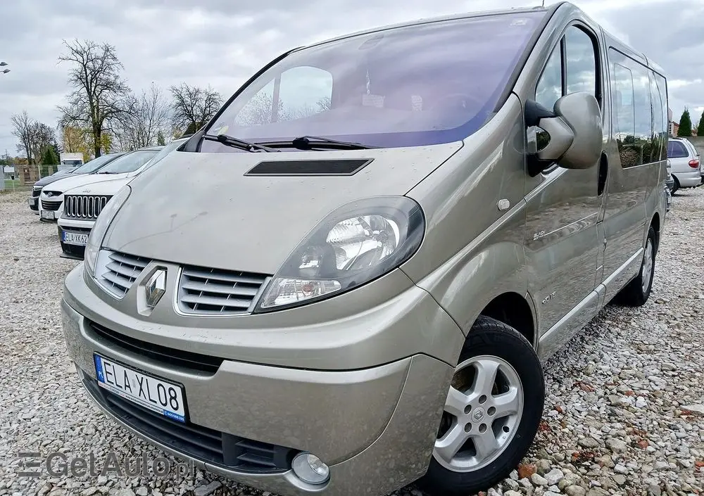 RENAULT Trafic FAP Passenger Black Edition